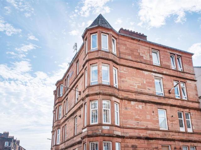 Flat for sale in Haghill, Scotland