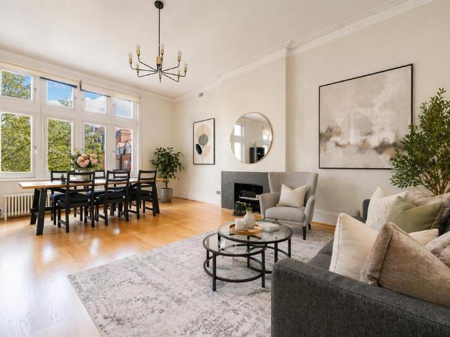 Flat for sale in Bayswater, Greater London