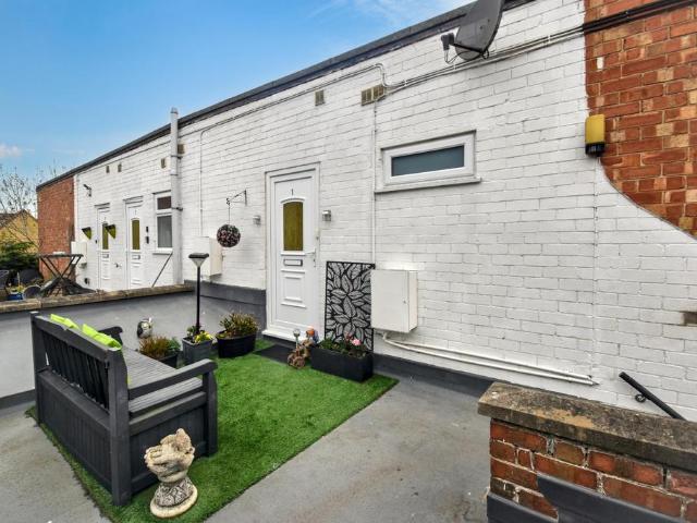 Flat for sale in Seacroft, Belleau