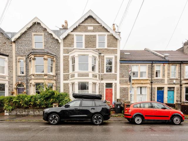 Flat for sale in Wapping Wharf, Bristol