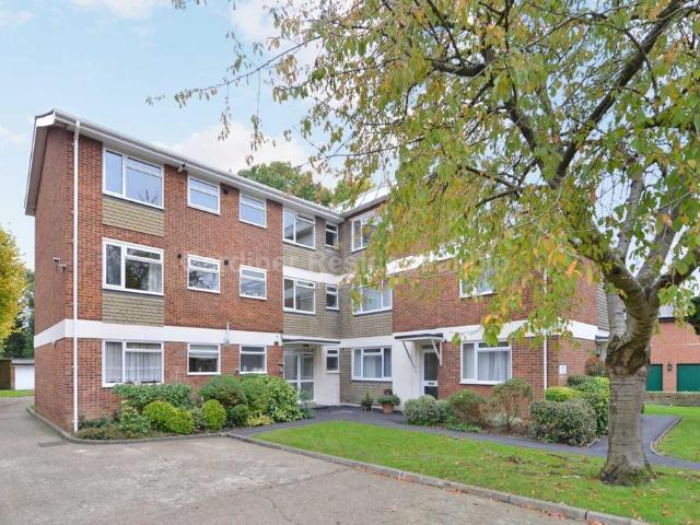 Flat for sale in London Borough of Ealing, Cat Hill