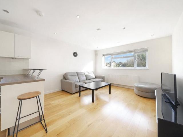 Flat for sale in Finchley, Greater London