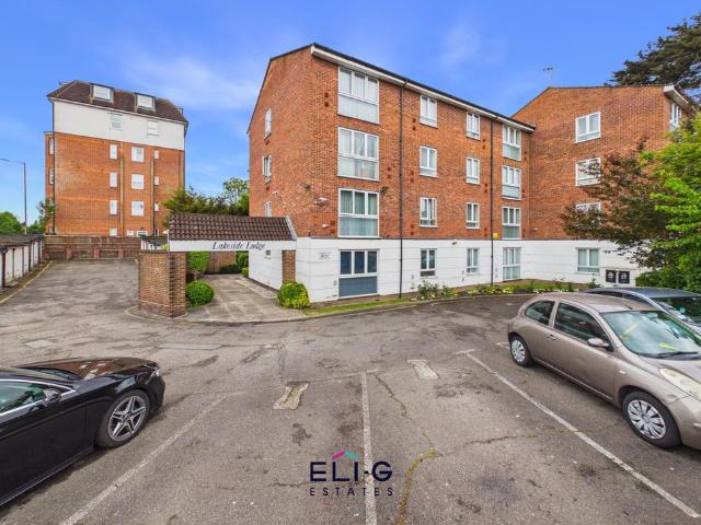 Flat for sale in Hendon, Greater London