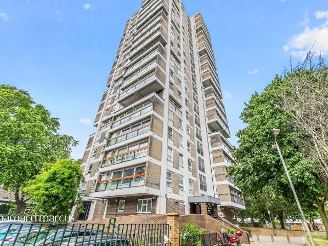 Flat for sale in Battersea, Greater London