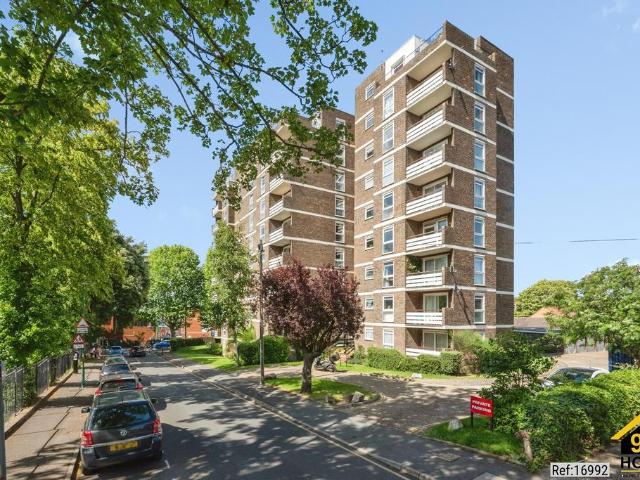 Flat for sale in Greater London