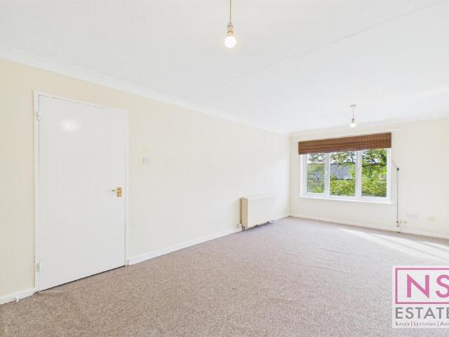 Flat for sale in Grove Hill, Normanby