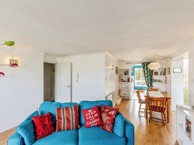 Flat for sale in Wapping Wharf, Bristol