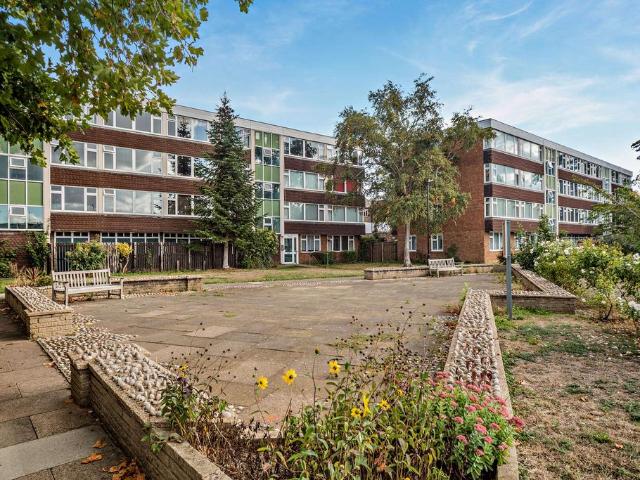 Flat for sale in Eton, Windsor and Maidenhead