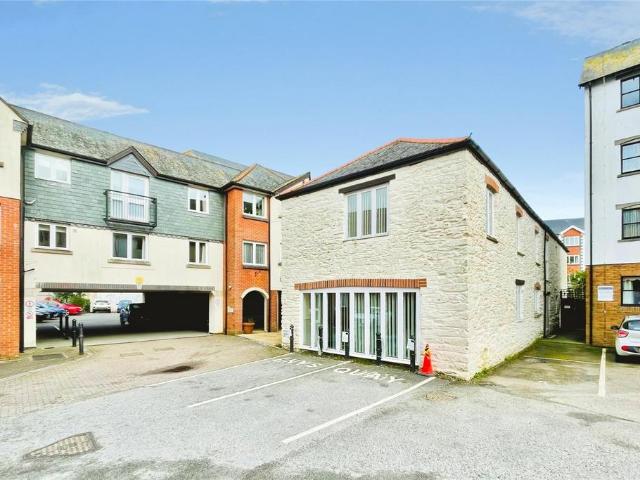 Flat for sale in Moresk, Penweathers