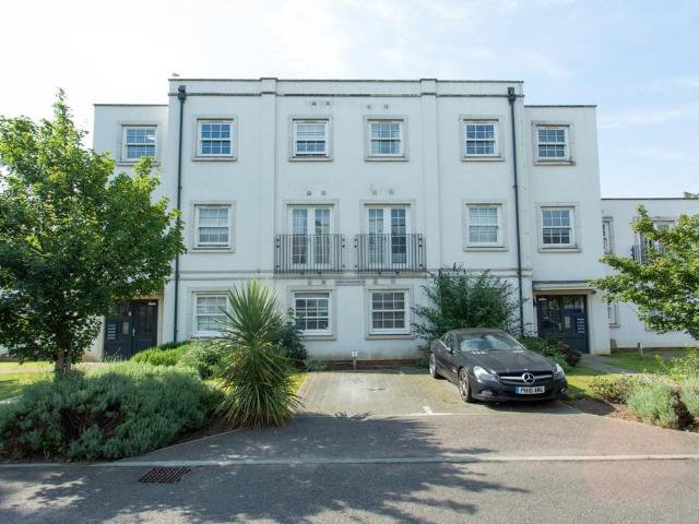 Flat for sale in Oxenden, The Bridge