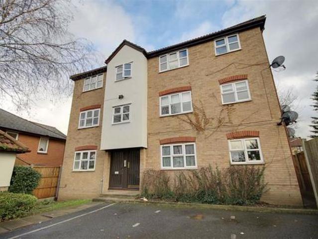 Flat for sale in London Borough of Barking and Dagenham, Greater London