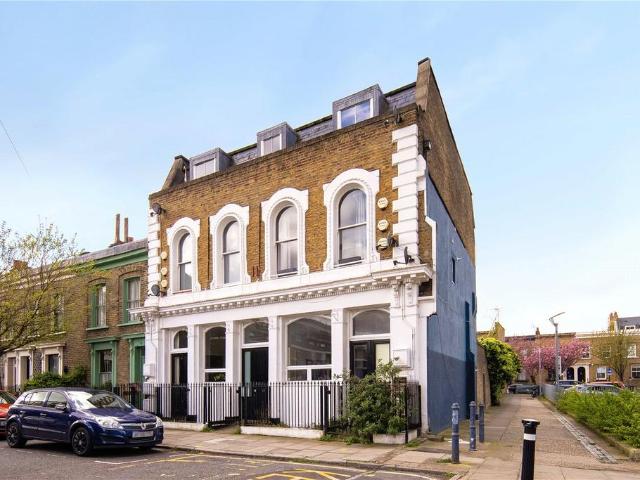 Flat for sale in Old Ford, Mile End
