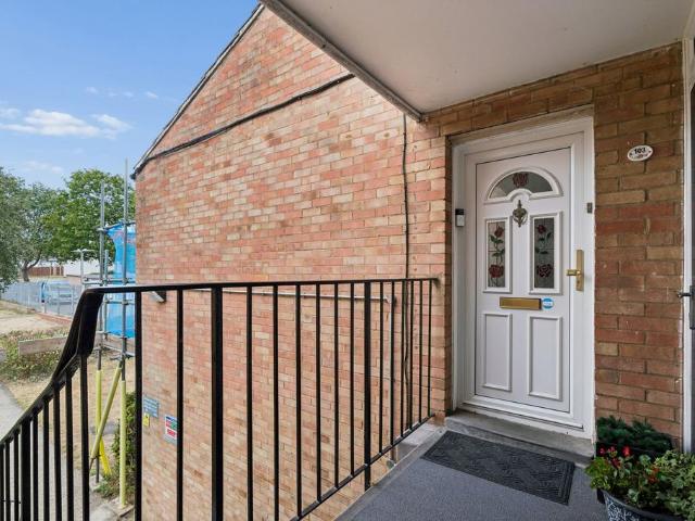 Flat for sale in Fishers Green, Shephall