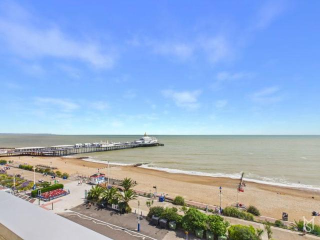 Flat for sale in Eastbourne, East Sussex