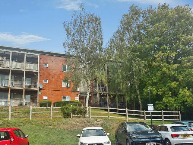 Flat for sale in Hampshire