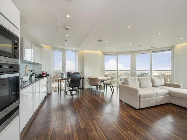 Flat for sale in East Smithfield, Cat Hill