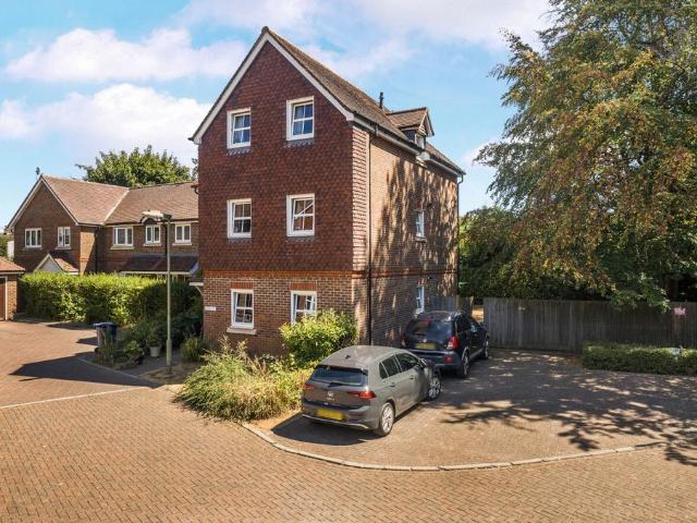 Flat for sale in Milford, Waverley