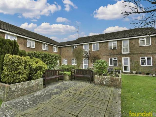 Flat for sale in Cooden, Rother
