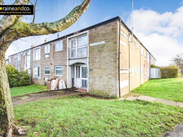 Flat for sale in Hatfield, Fretherne