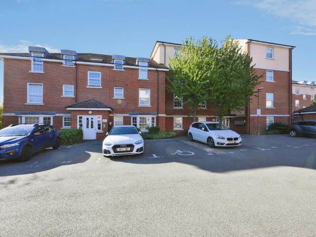 Flat for sale in The Ryde, Welwyn Hatfield