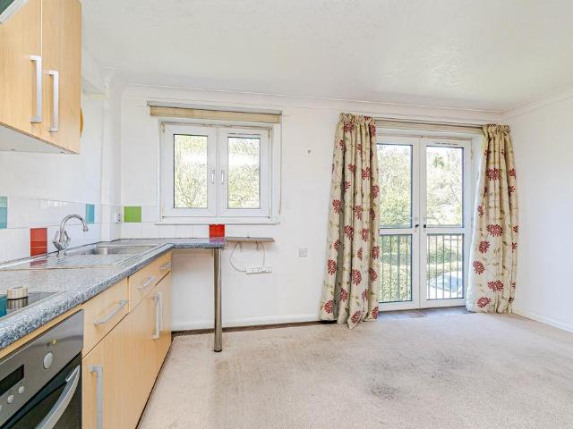 Flat for sale in Hillview, Surrey
