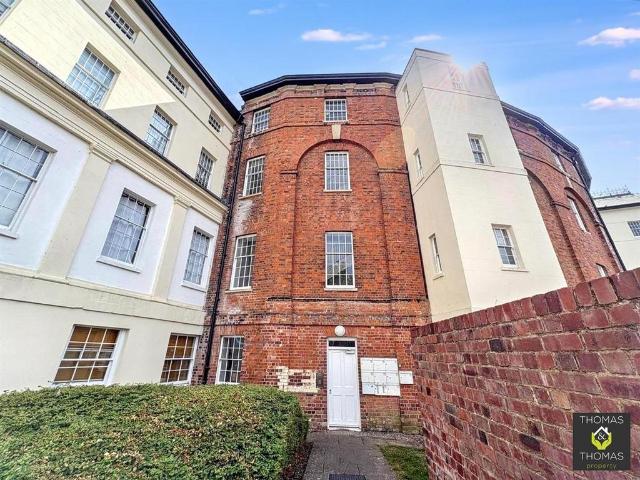 Flat for sale in Wotton Pitch, Gloucester