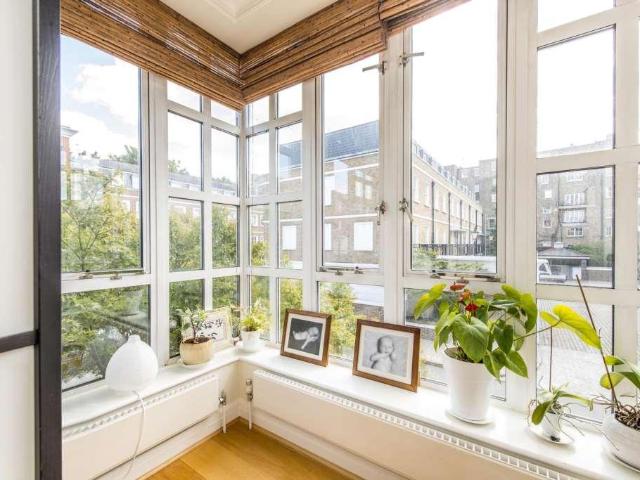 Flat for sale in Earl's Court, Greater London