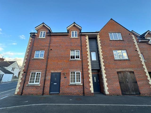 Flat for sale in Chippenham, Wiltshire