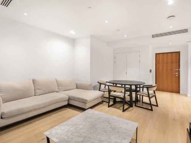Flat for sale in Finsbury, Greater London