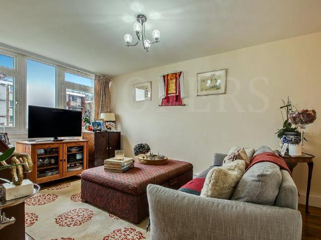 Flat for sale in Dollis Hill, Greater London
