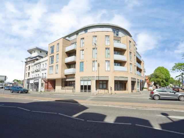 Flat for sale in Worthing, West Sussex