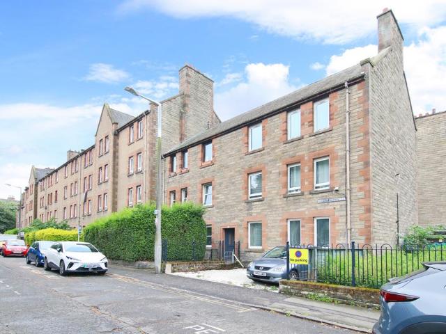 Flat for sale in Hillside, Leith