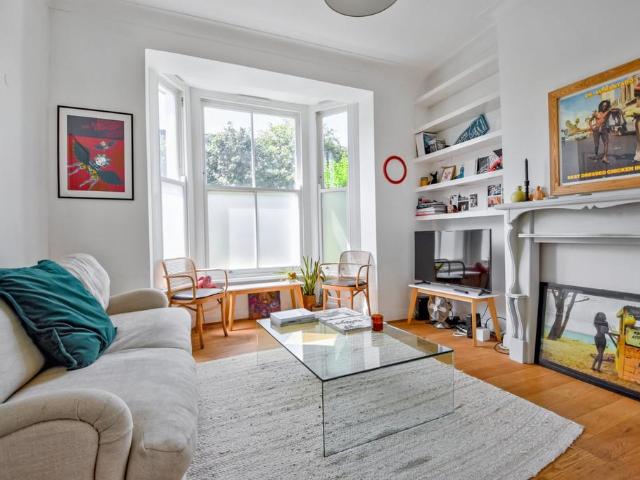 Flat for sale in Kentish Town, Greater London