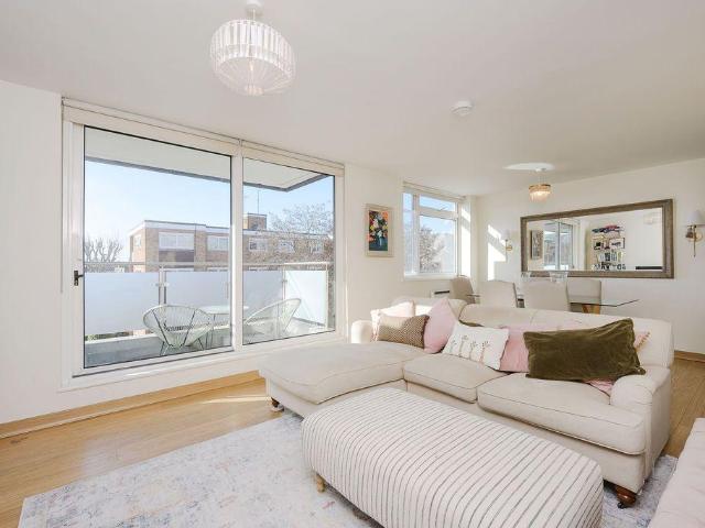 Flat for sale in Putney, Greater London