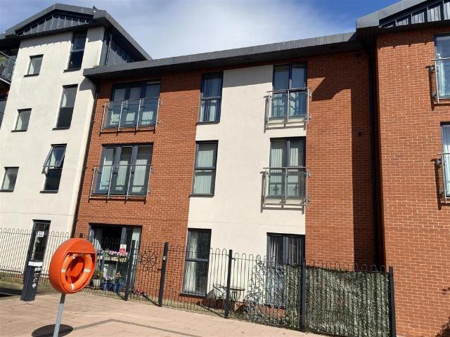 Flat for sale in Wilden, Rushock