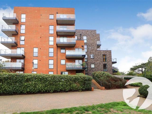 Flat for sale in North End, Greater London
