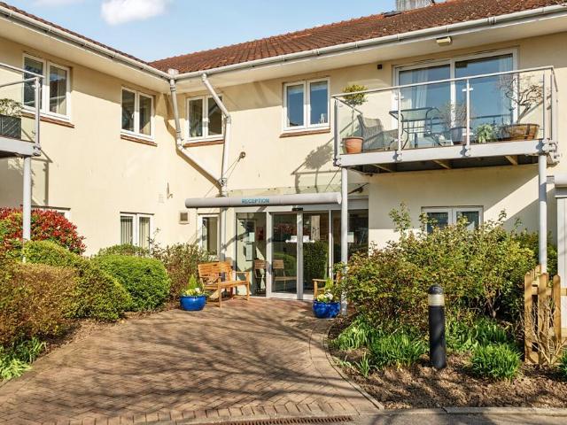 Flat for sale in Knightwood Park, Barton Stacey