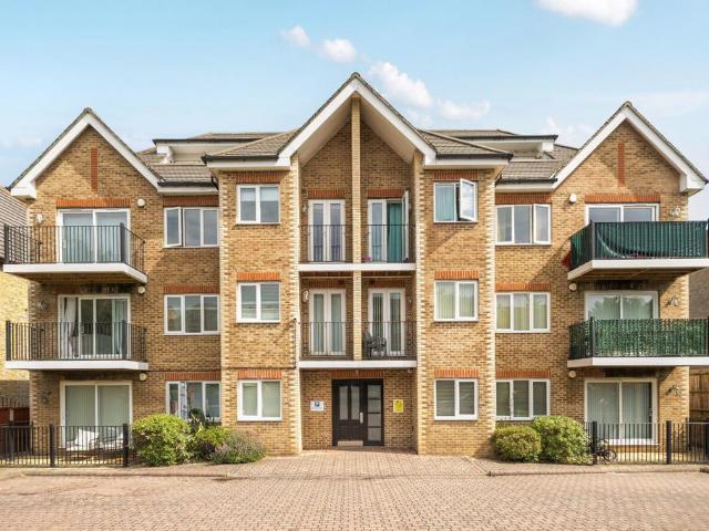 Flat for sale in Beckenham, Greater London