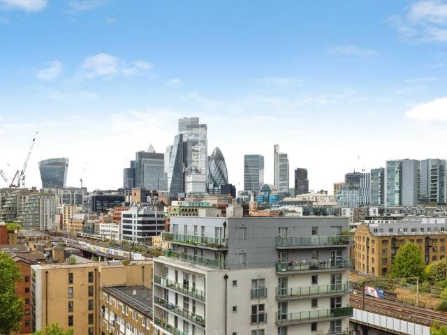 Flat for sale in St. George in the East, Wapping