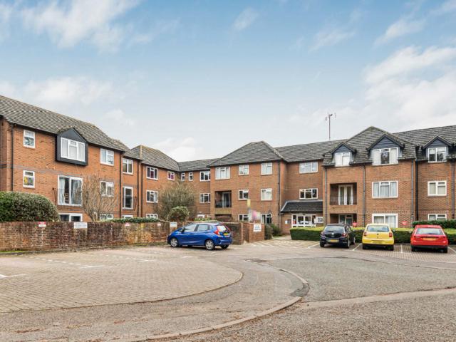 Flat for sale in Lunnon, Buckinghamshire