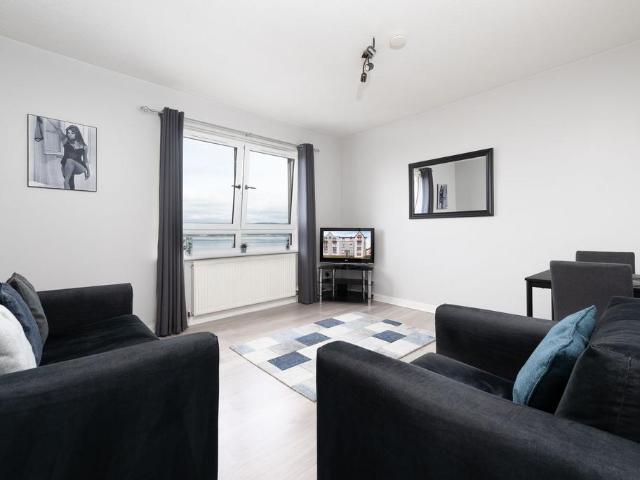 Flat for sale in Port Glasgow, Scotland