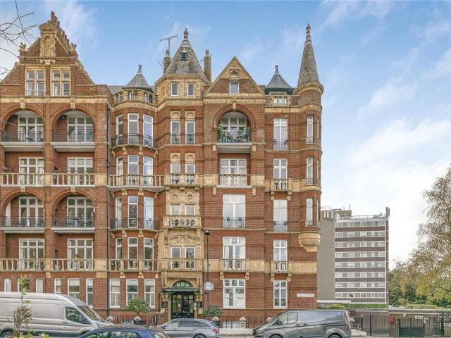 Flat for sale in Fulham, Greater London