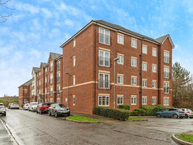 Flat for sale in Rossmore, Cheshire
