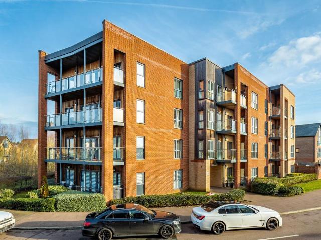 Flat for sale in Monkston Park, Milton Keynes
