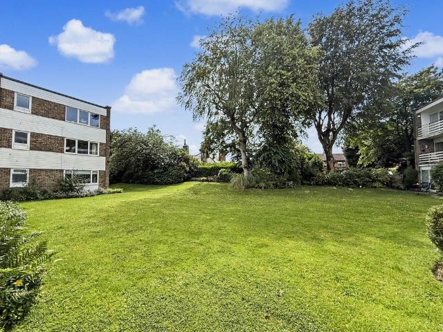 Flat for sale in Heaton Park, Bury
