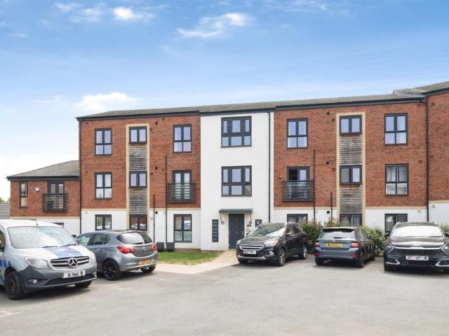 Flat for sale in Monkston Park, Milton Keynes