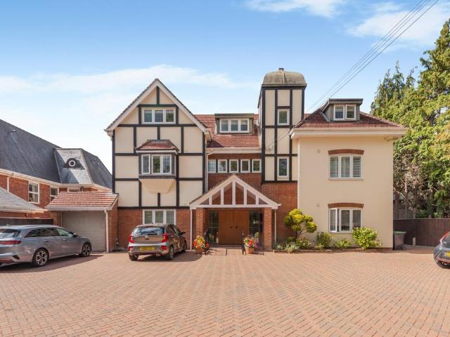 Flat for sale in Denham, Gerrards Cross and Chalfonts Community Board, Gerrards Cross
