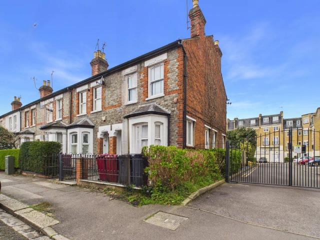 Flat for sale in Reading