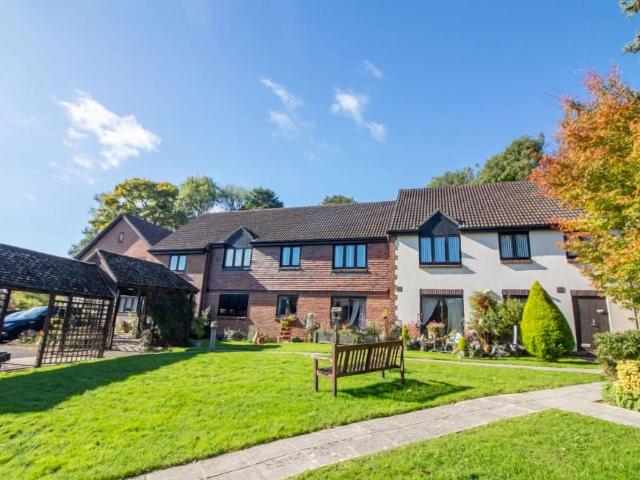 Flat for sale in Bolton Low Houses, Hampshire