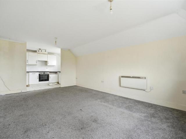 Flat for sale in Slough